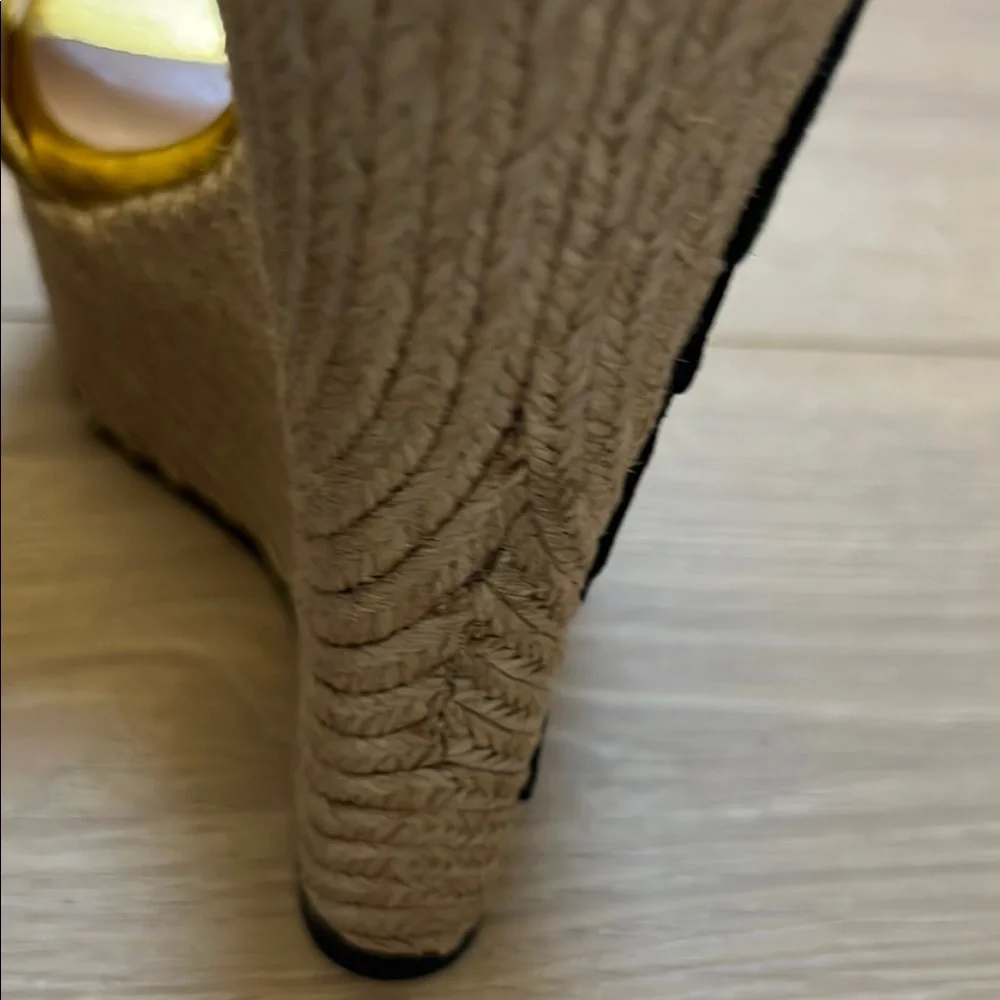 Gucci Gold Wedge Sandals with T-Strap Design Stitch Floral Size 42 - Picture 9 of 15